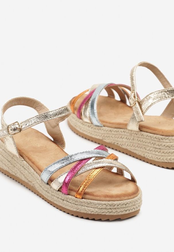 Renee - Złoto-Różowe Sandały z Plecionym Sznurkiem Dulinea. Okazja: na co dzień. Zapięcie: sprzączka. Kolor: złoty. Styl: boho, elegancki, casual