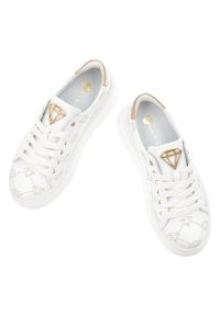 Białe Sneakersy Armodo Stylowe Obuwie Damskie Na Platformie. Okazja: na co dzień. Zapięcie: sznurówki. Kolor: biały. Materiał: materiał, skóra. Wzór: aplikacja. Obcas: na platformie. Styl: elegancki #6
