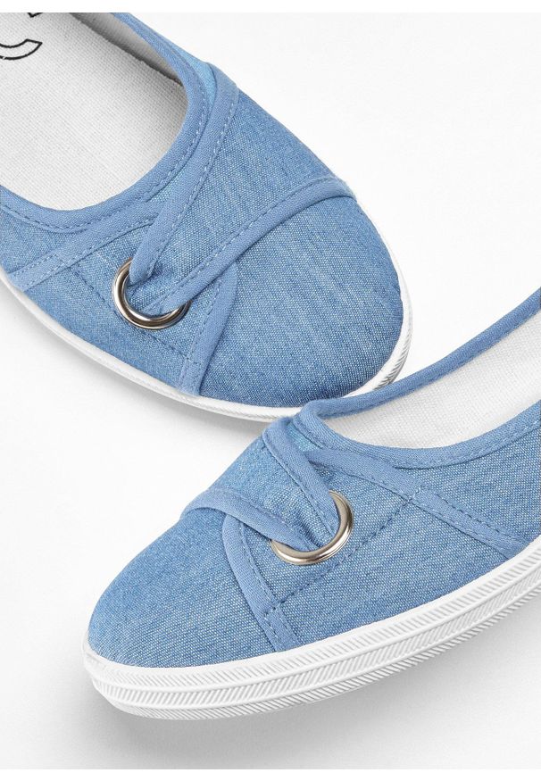 bonprix - Baleriny z bawełnianego płótna. Kolor: niebieski. Materiał: bawełna. Wzór: aplikacja. Styl: sportowy