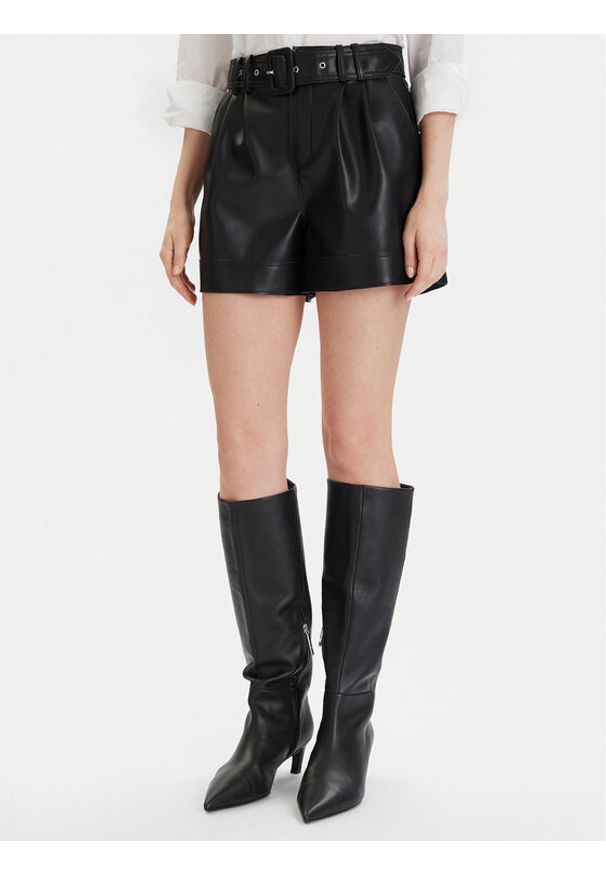 Morgan Szorty z imitacji skóry 242-SHOANE Czarny Slim Fit. Kolor: czarny. Materiał: skóra