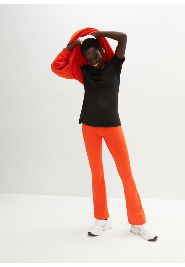 bonprix - Długi T-shirt sportowy z siatkowymi wstawkami, szybkoschnący. Kolor: czarny. Materiał: materiał. Długość: długie. Styl: sportowy