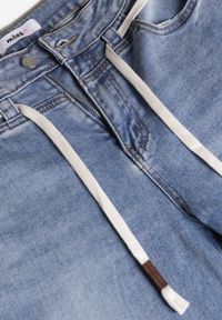 Born2be - Niebieskie Jeansy Balloon z Regularnym Stanem i Ozdobnym Wiązaniem Rislyn. Okazja: na co dzień. Kolor: niebieski. Styl: casual, klasyczny #8