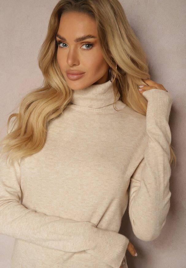 Renee - Beżowy Golf Sweterkowy z Domieszką Kaszmiru Zaivanna. Okazja: do pracy, na spacer, na co dzień, na spotkanie biznesowe. Typ kołnierza: golf. Kolor: beżowy. Materiał: kaszmir. Sezon: jesień. Styl: klasyczny, casual, elegancki, biznesowy