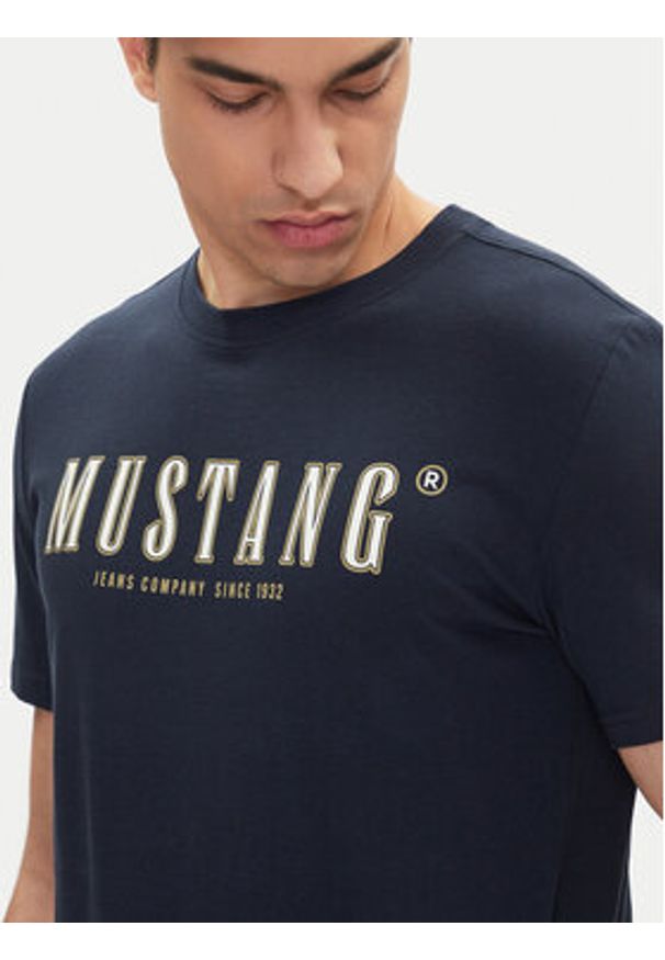 Mustang T-Shirt Austin 1016281 Granatowy Regular Fit. Kolor: niebieski. Materiał: bawełna