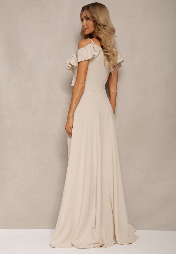 Renee - Beżowa Rozkloszowana Sukienka Typu Hiszpanka na Ramiączkach z Rozcięciem Neroli. Okazja: na randkę, na imprezę. Typ kołnierza: dekolt hiszpanka. Kolekcja: dla wysokich. Kolor: beżowy. Długość rękawa: na ramiączkach. Sezon: lato. Długość: maxi