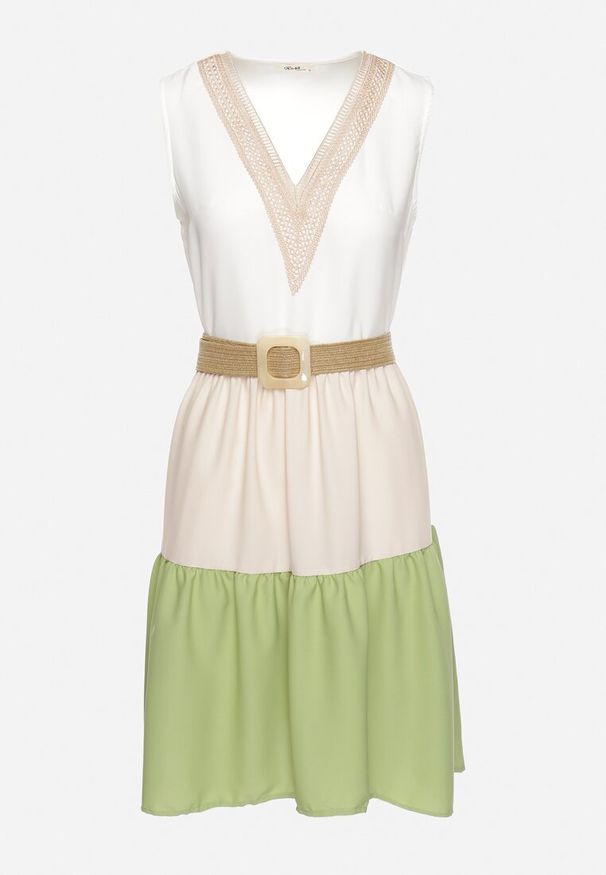 Born2be - Beżowo-Zielona Rozkloszowana Sukienka z Falbanką Ozdobiona Koronką z Plecionym Paskiem z Klamrą Fianella. Typ kołnierza: dekolt w kształcie V, kołnierz z falbankami. Kolor: zielony. Materiał: koronka. Wzór: koronka, aplikacja. Sezon: lato