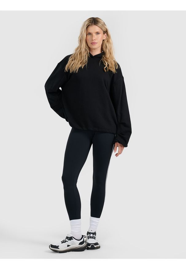 4f - 4F Bluza dresowa nierozpinana z kapturem damska - czarna XS. Okazja: na co dzień. Typ kołnierza: kaptur. Kolor: czarny. Materiał: dresówka. Styl: casual