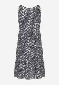 Born2be - Czarna Bawełniana Sukienka w Kwiaty z Falbanką Rissafa. Okazja: na co dzień. Kolor: czarny. Materiał: bawełna. Wzór: kwiaty. Typ sukienki: proste. Styl: casual #6