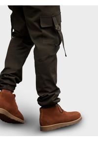 Ombre Clothing - Męskie spodnie cargo STRAIGHT LEG z paskami na kieszeniach – grafitowe V3 OM-PACG-0197 - XXL. Kolor: szary. Materiał: bawełna, materiał, elastan. Wzór: paski. Styl: klasyczny, elegancki