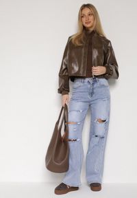 Born2be - Niebieskie Szerokie Jeansy z Wysokim Stanem Zdobione Przetarciami i Dziurami Brizeth. Okazja: na co dzień. Stan: podwyższony. Kolor: niebieski. Wzór: aplikacja. Styl: casual #7