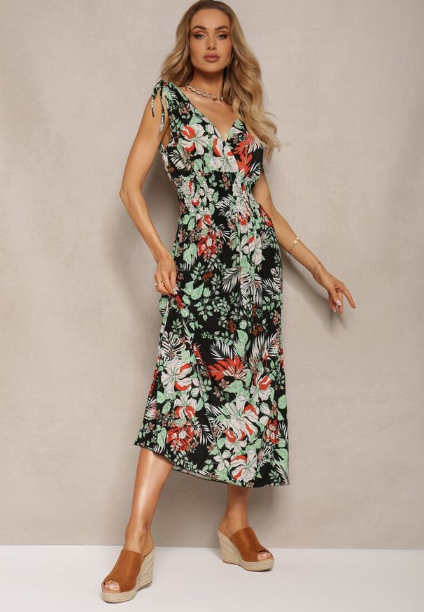 Renee - Czarno-Zielona Kwiecista Sukienka z Gumką w Talii i Trójkątnym Dekoltem Vialessia. Okazja: na randkę, na co dzień. Kolor: czarny. Styl: casual, elegancki