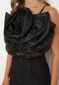 Born2be - Czarny Komplet Top na Regulowanych Ramiączkach z Kwiatem 3D i Eleganckie Spodnie Dimari. Kolor: czarny. Wzór: kwiaty #2