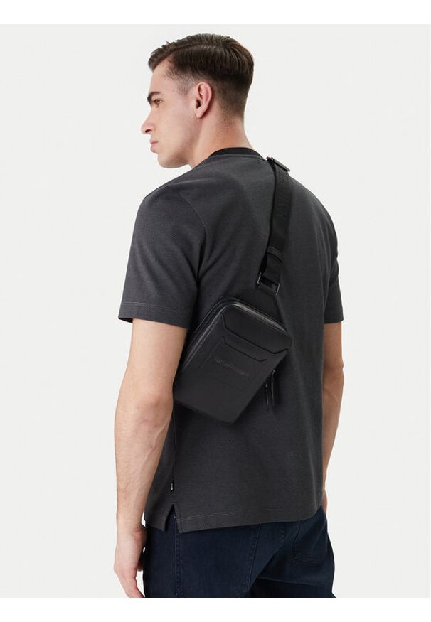 Emporio Armani Saszetka EM001613 AF13788 UC001 Czarny. Kolor: czarny. Materiał: skóra