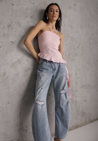 Renee - Niebieskie Asymetryczne Jeansy Balloon z Bawełny z Przetarciami i Dziurami Nedissa. Okazja: na co dzień. Kolor: niebieski. Długość: krótkie. Styl: casual #1