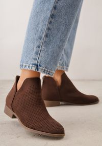 Born2be - Ciemnobrązowe Płaskie Botki Vices z Wycięciem Felilia. Okazja: na co dzień. Kolor: brązowy. Materiał: jeans. Styl: casual, elegancki #2