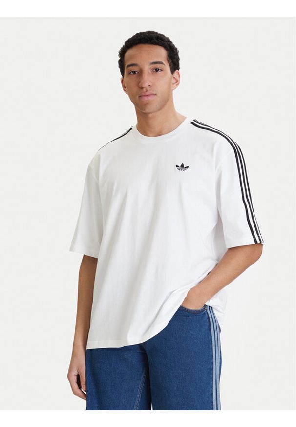 Adidas - adidas T-Shirt adicolor 3-Stripes KD4096 Biały Oversize. Kolor: biały. Materiał: bawełna