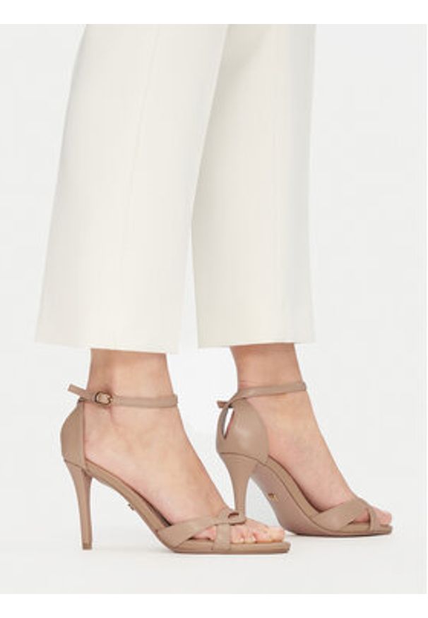 Gino Rossi Sandały NADI-2. Beżowy. Kolor: beżowy. Materiał: skóra