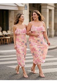 Sinsay - Sukienka midi na ramiączkach z falbaną w kwiatowy wzór - wielobarwny. Długość rękawa: na ramiączkach. Wzór: kwiaty. Długość: midi #1