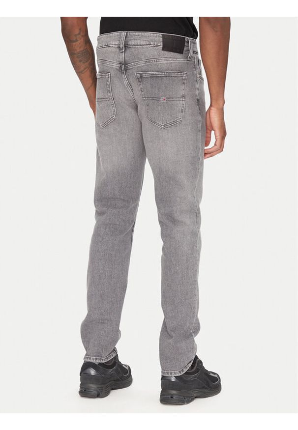 Tommy Jeans Jeansy Scanton DM0DM21379 Szary Slim Fit. Kolor: szary
