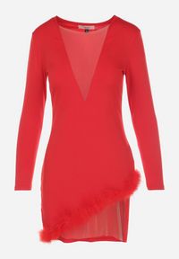 Born2be - Czerwona Dopasowana Sukienka Mini z Piórkami na Dole Pertitlaa. Kolor: czerwony. Wzór: aplikacja. Typ sukienki: asymetryczne. Długość: mini #3