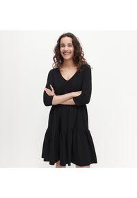 Reserved - Sukienka z falbanami - Czarny. Kolor: czarny #1