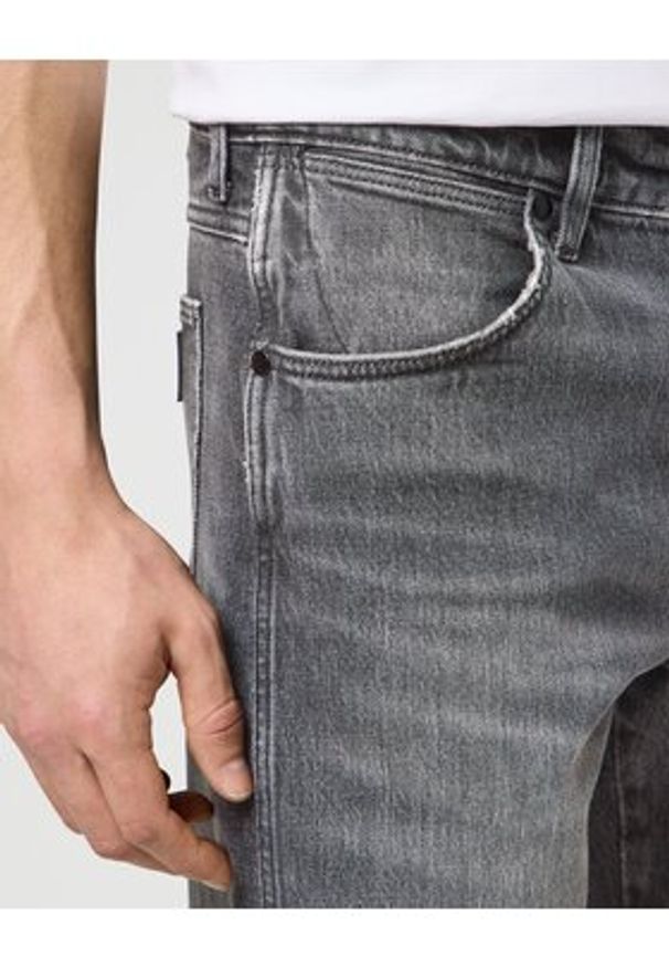 Wrangler Jeansy Frontier 112370957 Szary Straight Fit. Kolor: szary