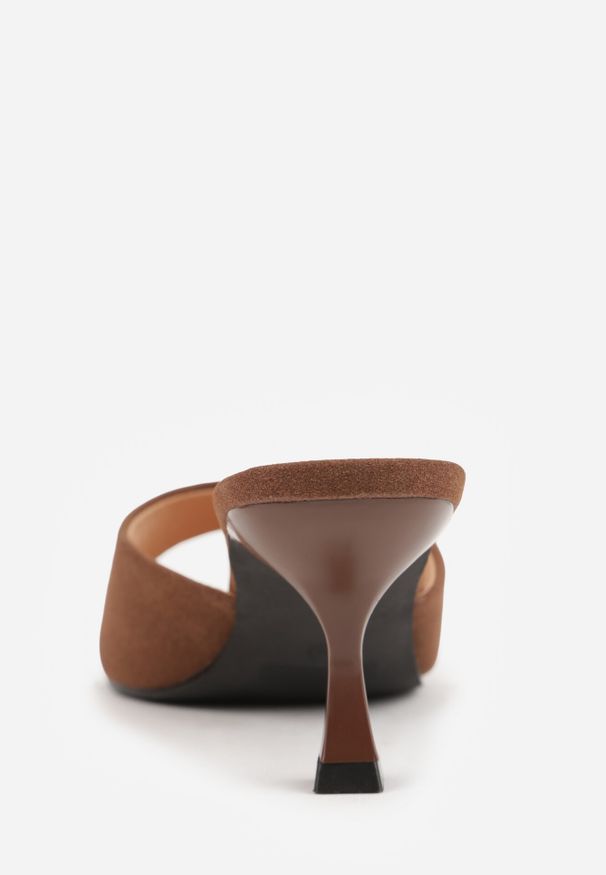 Born2be - Brązowe Klapki na Kaczuszce z Otwartym Noskiem Xenlyn. Okazja: na co dzień. Nosek buta: otwarty. Kolor: brązowy. Materiał: jeans. Obcas: na szpilce. Styl: casual, elegancki. Wysokość obcasa: średni