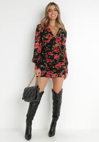 Born2be - Czarna Sukienka Dopasowana z Marszczeniem Kassissa. Kolor: czarny. Materiał: tkanina. Wzór: aplikacja, kwiaty. Styl: boho. Długość: mini #6