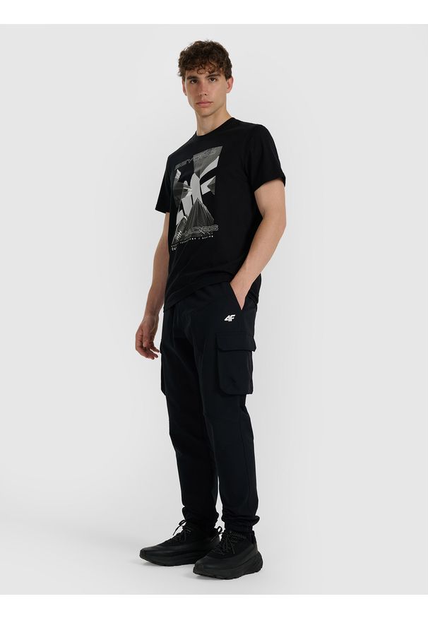 4f - 4F T-shirt regular z nadrukiem męski - czarny S. Okazja: na co dzień. Kolor: czarny. Materiał: materiał, bawełna. Wzór: nadruk. Styl: casual