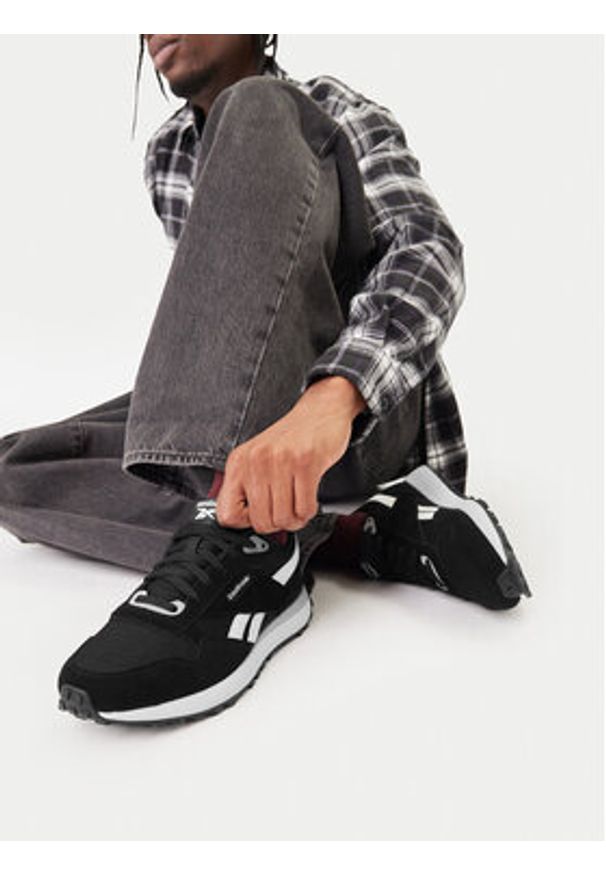 Reebok Sneakersy CEO-DRIVE AR30296MBWZ Czarny. Kolor: czarny. Materiał: skóra, zamsz