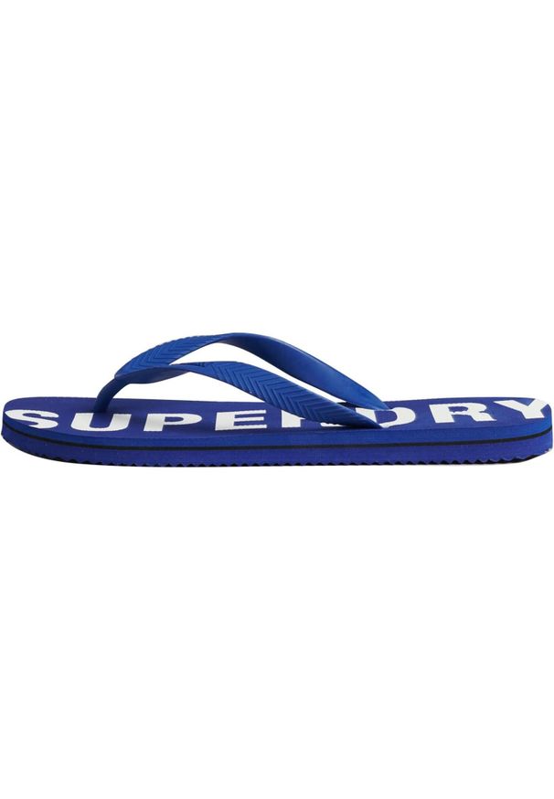 Japonki plażowe męskie Superdry Code Essential Flip Flop. Okazja: na plażę. Kolor: niebieski. Sport: pływanie, fitness