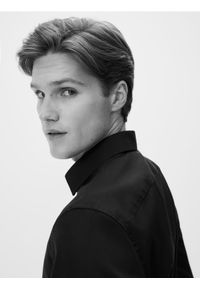 Reserved - Bawełniana koszula slim fit - czarny. Kolor: czarny. Materiał: bawełna #1