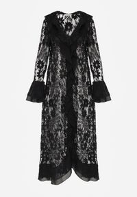 Renee - Czarna Narzutka Sukienka Plażowa Boho z Koronki Ozdobiona Guzikami i Falbanami Palmeda. Okazja: na plażę. Kolor: czarny. Materiał: koronka. Wzór: aplikacja, koronka. Sezon: lato. Typ sukienki: proste. Styl: boho #2