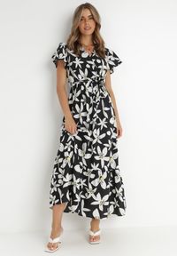 Born2be - Czarna Sukienka Marrie. Kolor: czarny. Materiał: materiał. Długość rękawa: krótki rękaw. Wzór: kwiaty. Sezon: lato. Typ sukienki: kopertowe. Długość: maxi #1