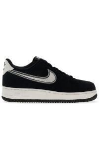 Buty męskie Nike Air Force 1 '07 HJ4465-001 - czarne. Zapięcie: sznurówki. Kolor: czarny. Materiał: zamsz, skóra. Szerokość cholewki: normalna. Sezon: lato. Model: Nike Air Force