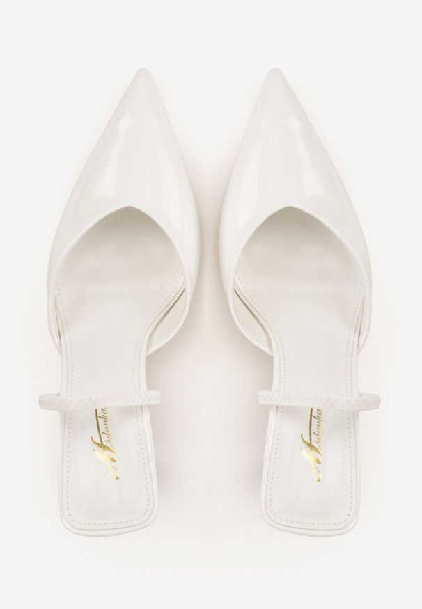 Born2be - Białe Lakierowane Szpilki z Elastycznym Paskiem na Piętę Balzorwyn. Okazja: na randkę, do pracy, na wesele, na spotkanie biznesowe, na ślub cywilny. Nosek buta: szpiczasty. Zapięcie: pasek. Kolor: biały. Materiał: lakier. Obcas: na szpilce. Styl: elegancki, biznesowy, klasyczny. Wysokość obcasa: średni