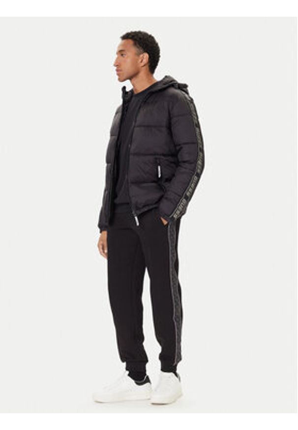 Guess Kurtka zimowa Z5BL17 WO06I Czarny Regular Fit. Kolor: czarny. Materiał: syntetyk. Sezon: zima