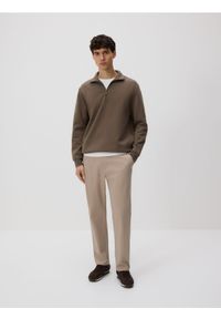 Reserved - Spodnie joggery - beżowy. Kolor: beżowy. Materiał: tkanina, bawełna #1