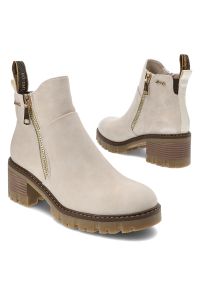 Beżowe Botki Jeep Eleganckie Obuwie Damskie. Okazja: na co dzień. Zapięcie: zamek. Kolor: beżowy. Szerokość cholewki: normalna. Obcas: na obcasie. Styl: elegancki. Wysokość obcasa: średni #7