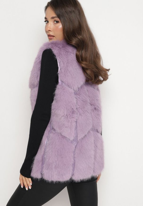 Born2be - Fioletowa Kamizelka Futrzana z Wstawkami z Ekoskóry Batliewa. Kolor: fioletowy. Materiał: futro. Wzór: aplikacja