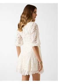 Guess Sukienka codzienna 181239 Biały Classic Fit. Okazja: na co dzień. Kolor: biały. Typ sukienki: proste. Styl: casual #3