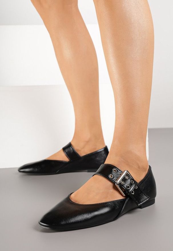 Renee - Czarne Balerinki Vices w Stylu Mary Jane ze Skórzaną Wkładką Rilaneia. Okazja: na co dzień. Kolor: czarny. Materiał: skóra. Wzór: grochy. Styl: casual, klasyczny