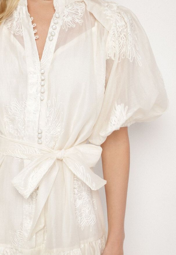 Born2be - Beżowa Koszulowa Przezroczysta Sukienka z Bawełną Haftami i Paskiem Lirulira. Okazja: na co dzień. Kolor: beżowy. Materiał: bawełna. Wzór: haft. Sezon: lato. Typ sukienki: koszulowe. Styl: casual, elegancki