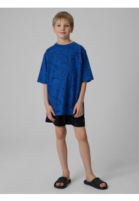 4f - 4F T-shirt loose z nadrukiem chłopięcy - niebieski 122 (6-7 lat). Okazja: na co dzień, na uczelnię. Kolor: niebieski. Materiał: dzianina, materiał, dresówka, bawełna, skóra. Wzór: nadruk. Sezon: lato. Styl: casual #2