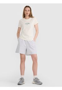 4f - 4F T-shirt regular z nadrukiem damski - biały S. Okazja: na co dzień. Kolor: biały. Materiał: dzianina, jersey, materiał, bawełna. Długość rękawa: krótki rękaw. Długość: krótkie. Wzór: nadruk. Styl: sportowy, klasyczny, casual
