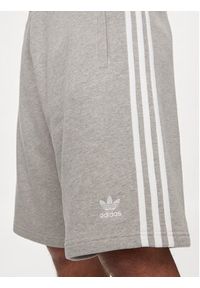 Adidas - adidas Szorty sportowe adicolor 3-Stripes IU2340 Szary Regular Fit. Kolor: szary. Materiał: bawełna. Styl: sportowy #4