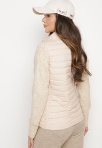 Born2be - Beżowa Kamizelka amizelka ze Stójką i Zasuwanymi Kieszeniami Lorenith. Typ kołnierza: kołnierzyk stójkowy. Kolor: beżowy. Materiał: jeans. Styl: elegancki #6