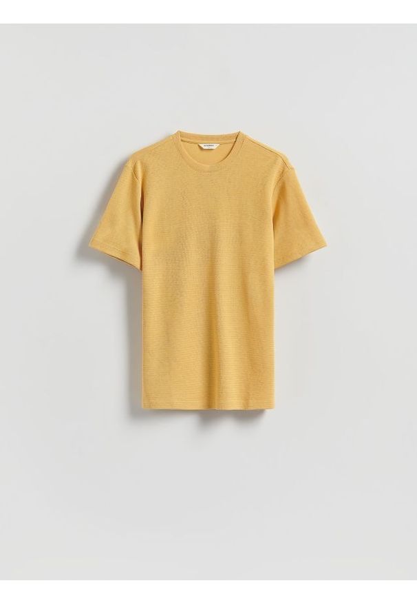 Reserved - Strukturalny t-shirt comfort fit - bursztynowy. Kolor: pomarańczowy. Materiał: bawełna, dzianina