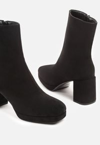 Born2be - Czarne Botki Vices z Imitacji Zamszu na Obcasie i Platformie z Kwadratowym Noskiem Faliresa. Okazja: na co dzień. Kolor: czarny. Materiał: zamsz. Obcas: na obcasie. Styl: casual, elegancki. Wysokość obcasa: średni #4