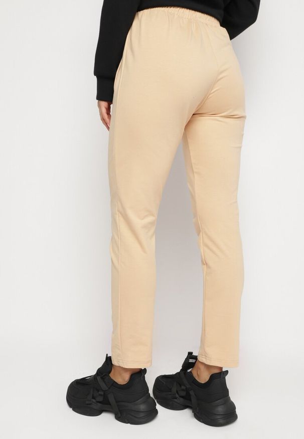 Born2be - Beżowe Klasyczne Bawełniane Spodnie z Wiązane w Pasie Aliefra. Okazja: do pracy. Kolor: beżowy. Materiał: bawełna. Długość: długie. Styl: klasyczny